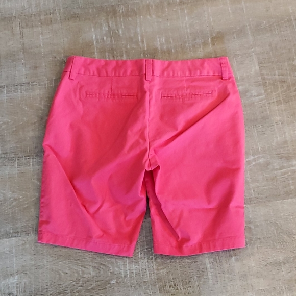 ♦️GAP Pink Bermuda shorts♦️ 5 for $25 - Picture 3 of 3